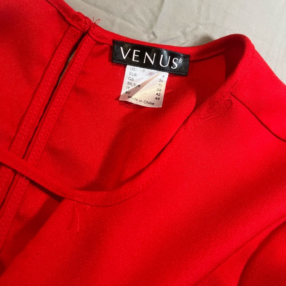SET OF TWO! Venus deep v long sleeve top Size 4 RED and Denim overalls size 4 - Picture 4 of 9